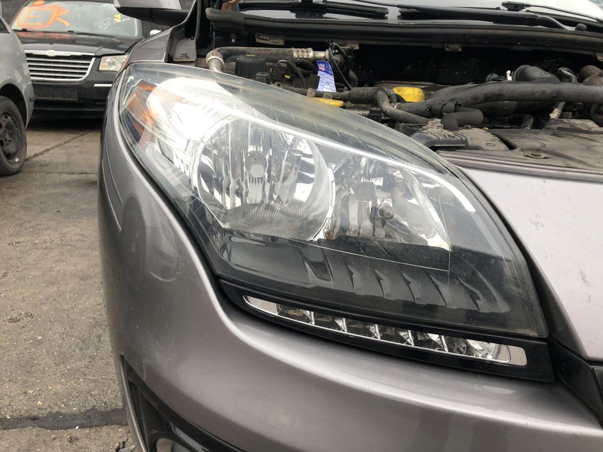 Renault Megane III 3 Scheinwerfer vorn rechts Halogen Frontscheinwerfer Lampe