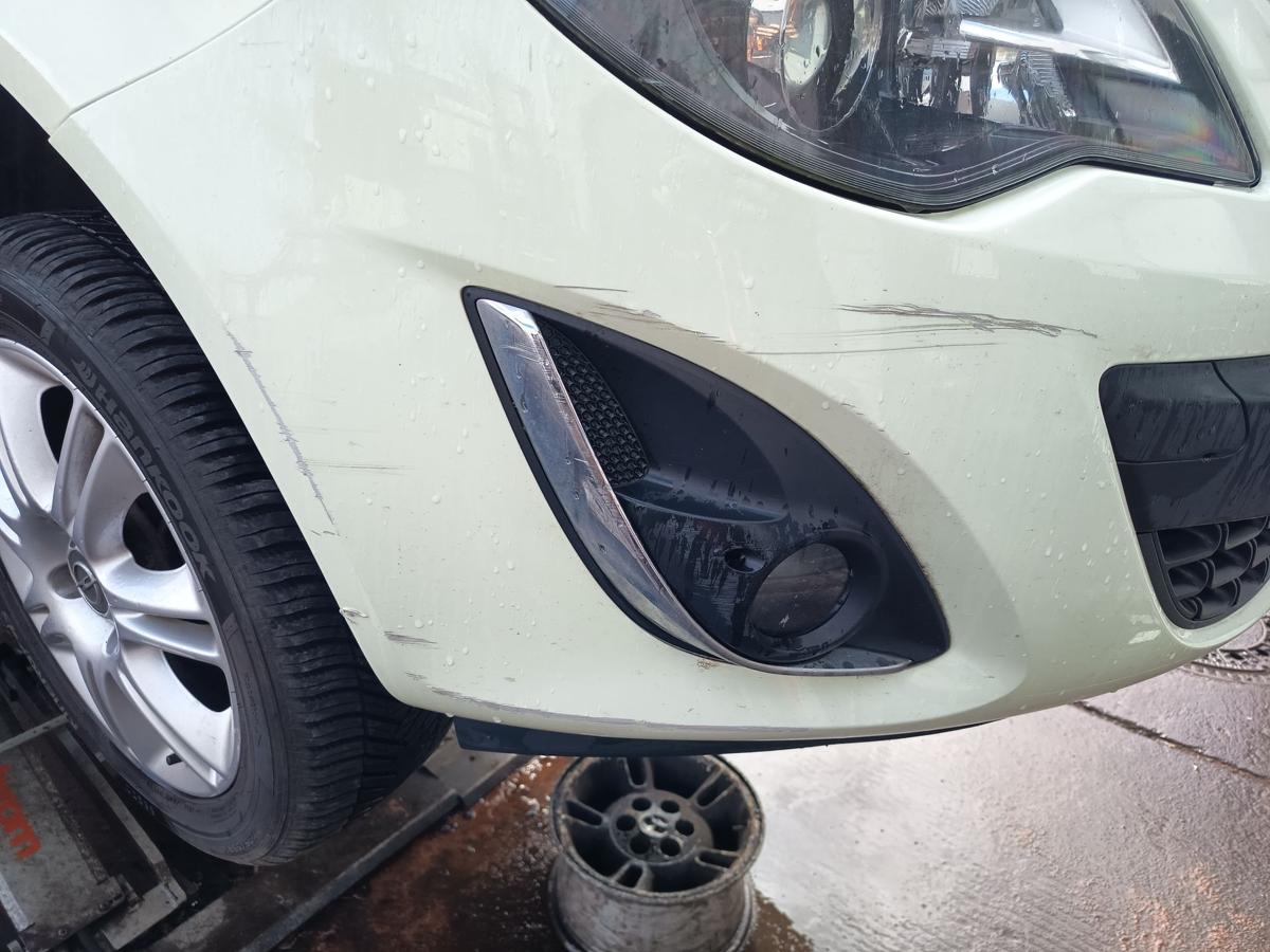 Opel Corsa D Sto&szlig;stange F&auml;nger vorn Front Facelift Z30R Guacamolewei&szlig; Bj 2012