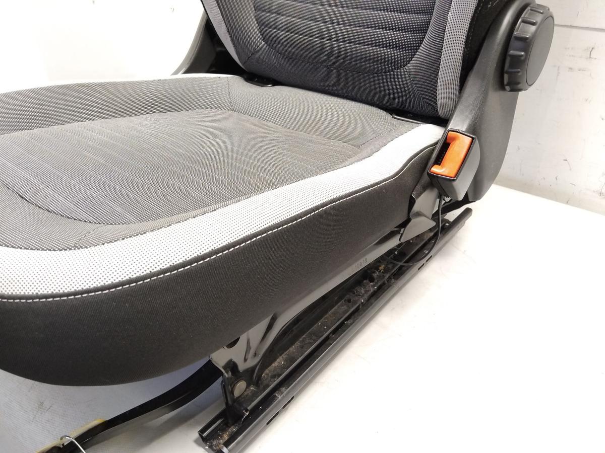 Renault Twingo 3 orig Sitz vorn rechts Beifahrersitz Stoff grau beheizt BJ2018