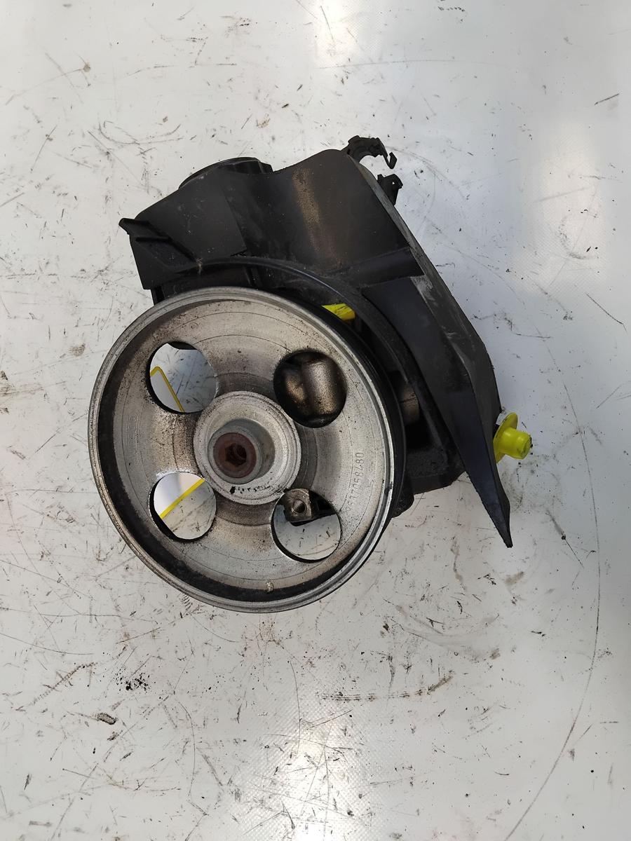 Peugeot 206 original Servopumpe 1.4 55kw KFW Bj.2008