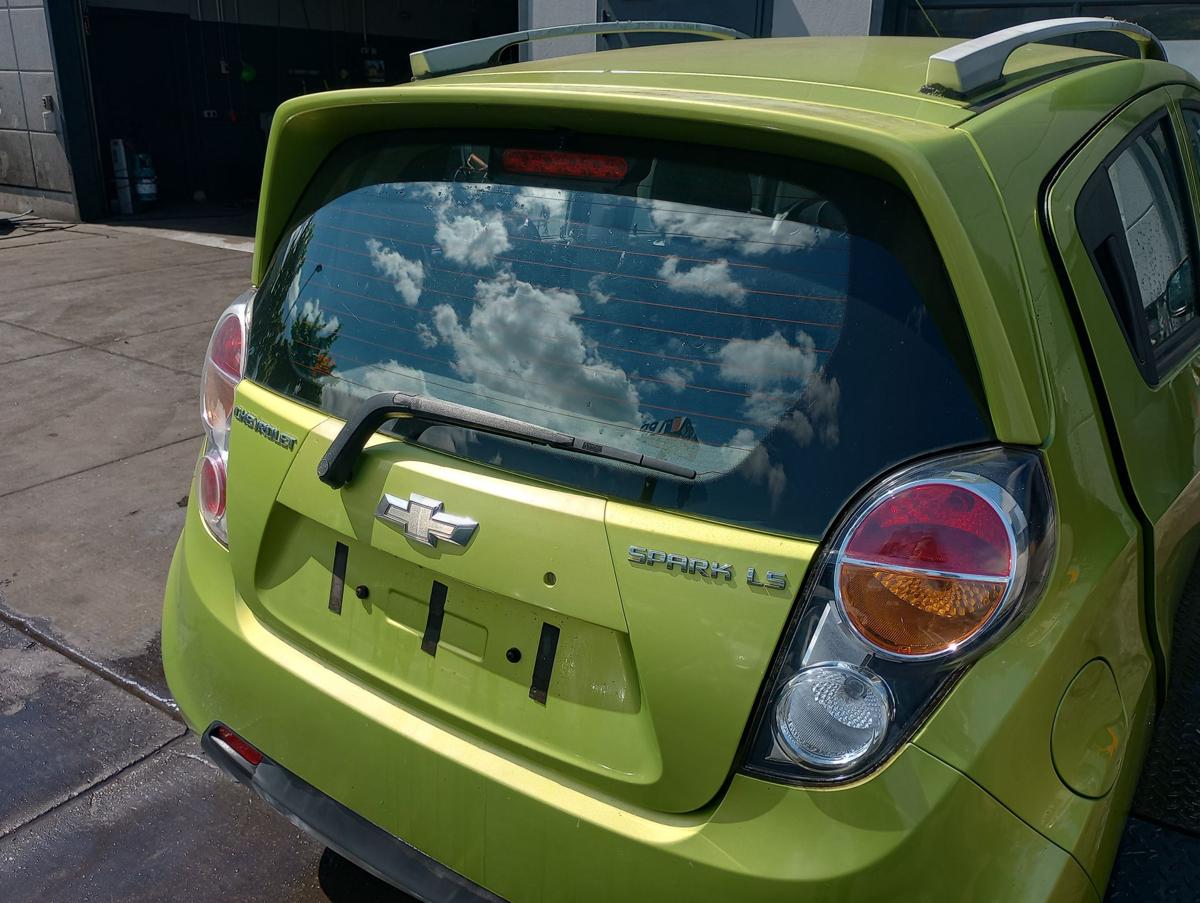 Chevrolet Spark M300 orig Heckklappe mit Scheibe Kofferraum Grün Bj 2010