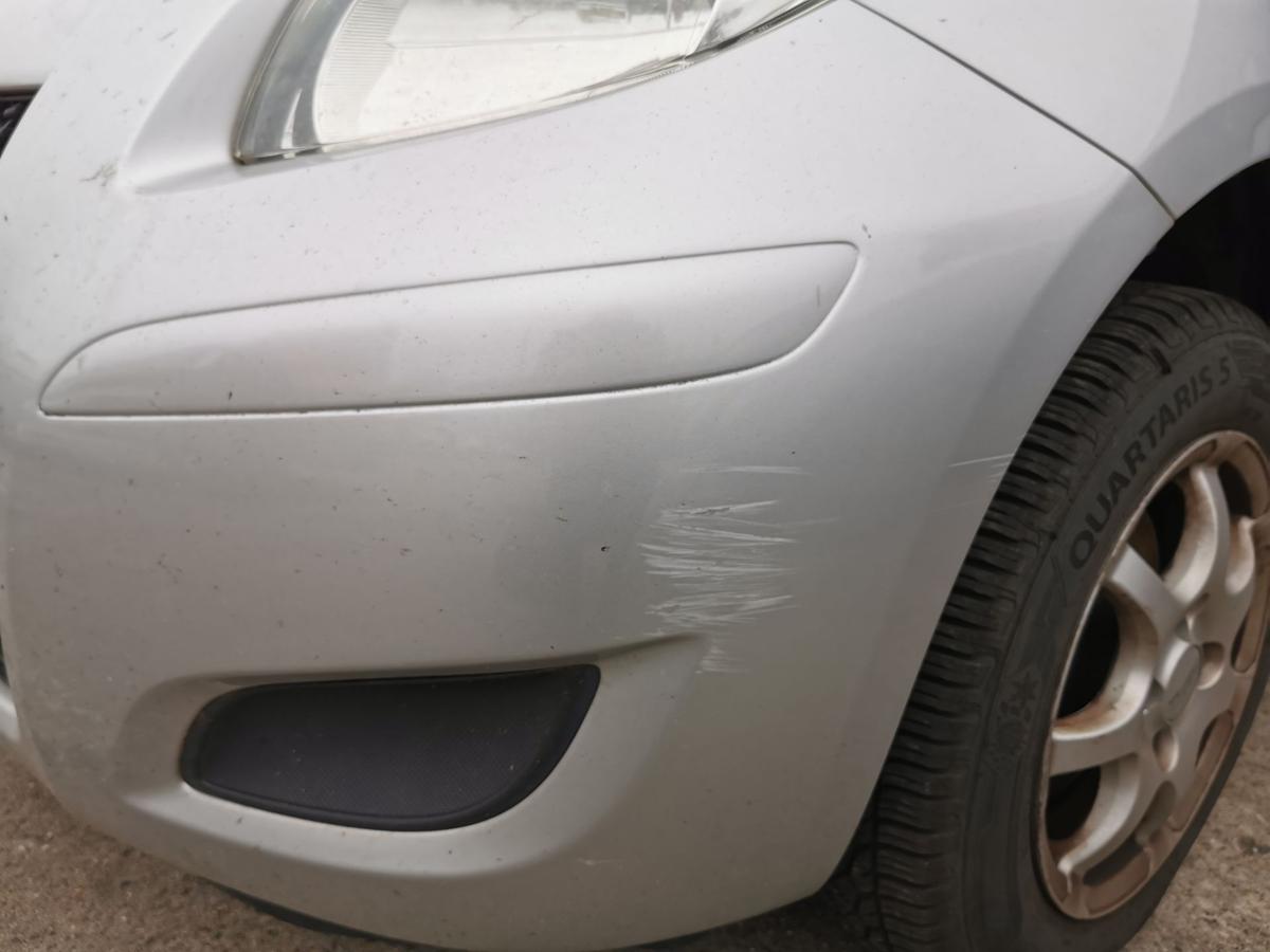 Toyota Yaris XP9 Stossfänger Stossstange Bumper vorn 1E7 Silver Pearl Metallic