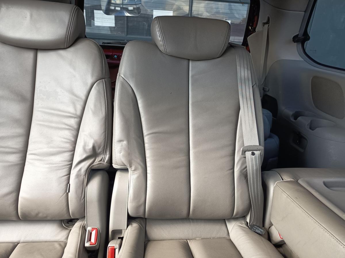 Kia Carnival III original Sitz Einzelsitz mitte 2 Reihe Leder Baujahr 2006