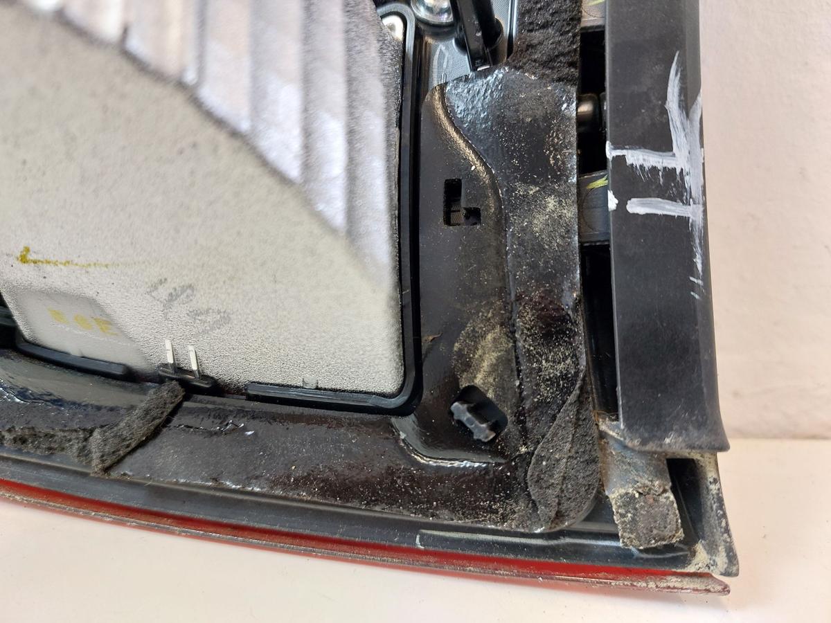 Mazda 2 Typ DJ R&uuml;ckleuchte innen links Heckklappenteil R&uuml;cklicht Heckleuchte OE