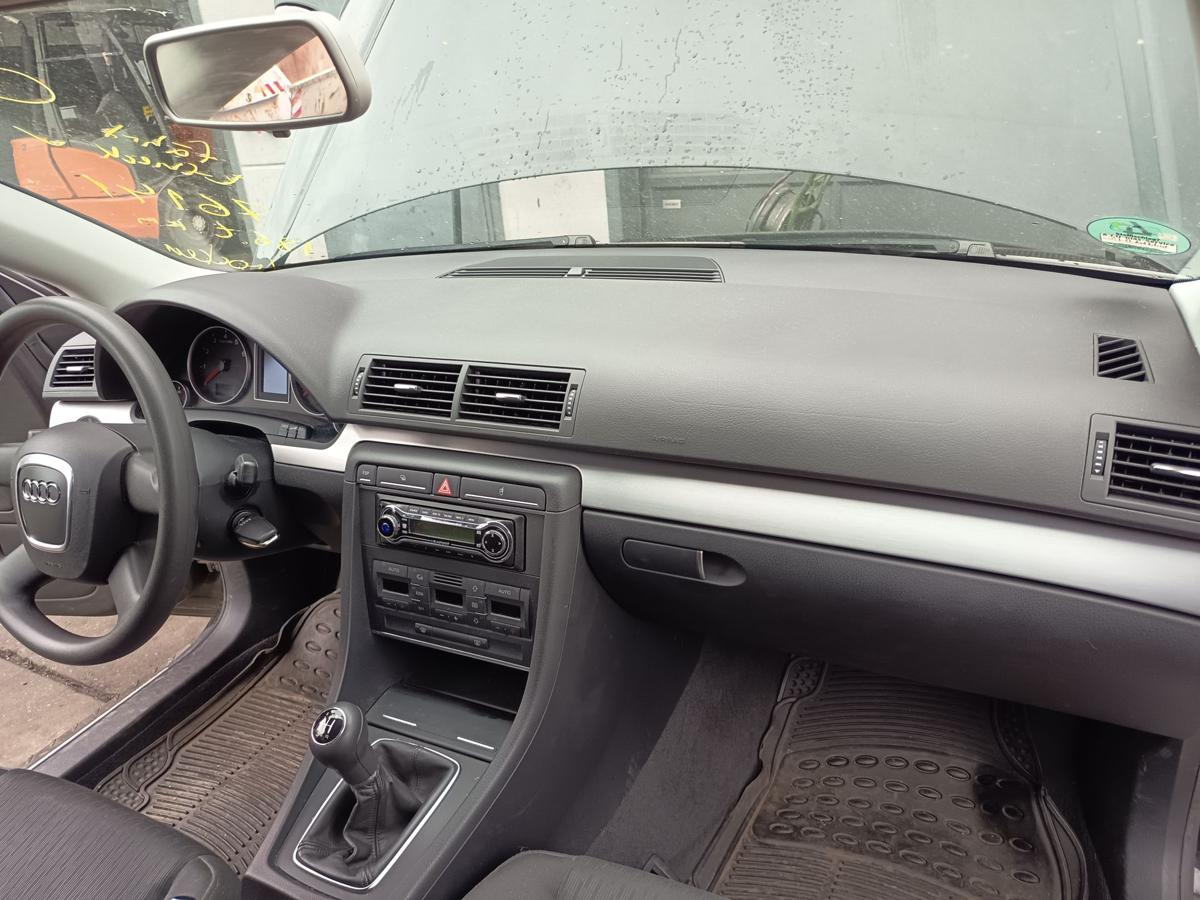 Audi A4 8E original Armaturenbrett Instrumententafel Schalttafel 8E1857041T