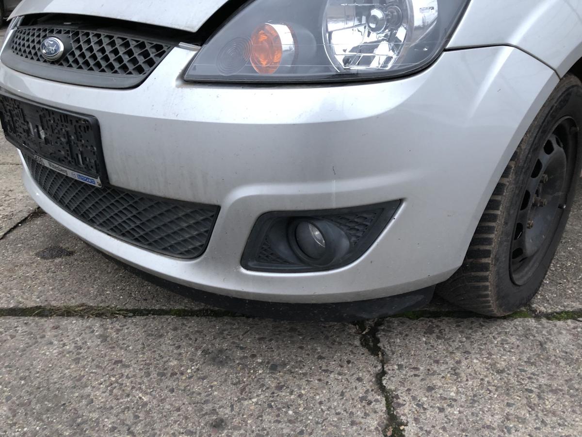 Ford Fiesta JD3 JH1 ab05 Stossf&auml;nger vorne Bumper Stossstange Polarsilber Nebel