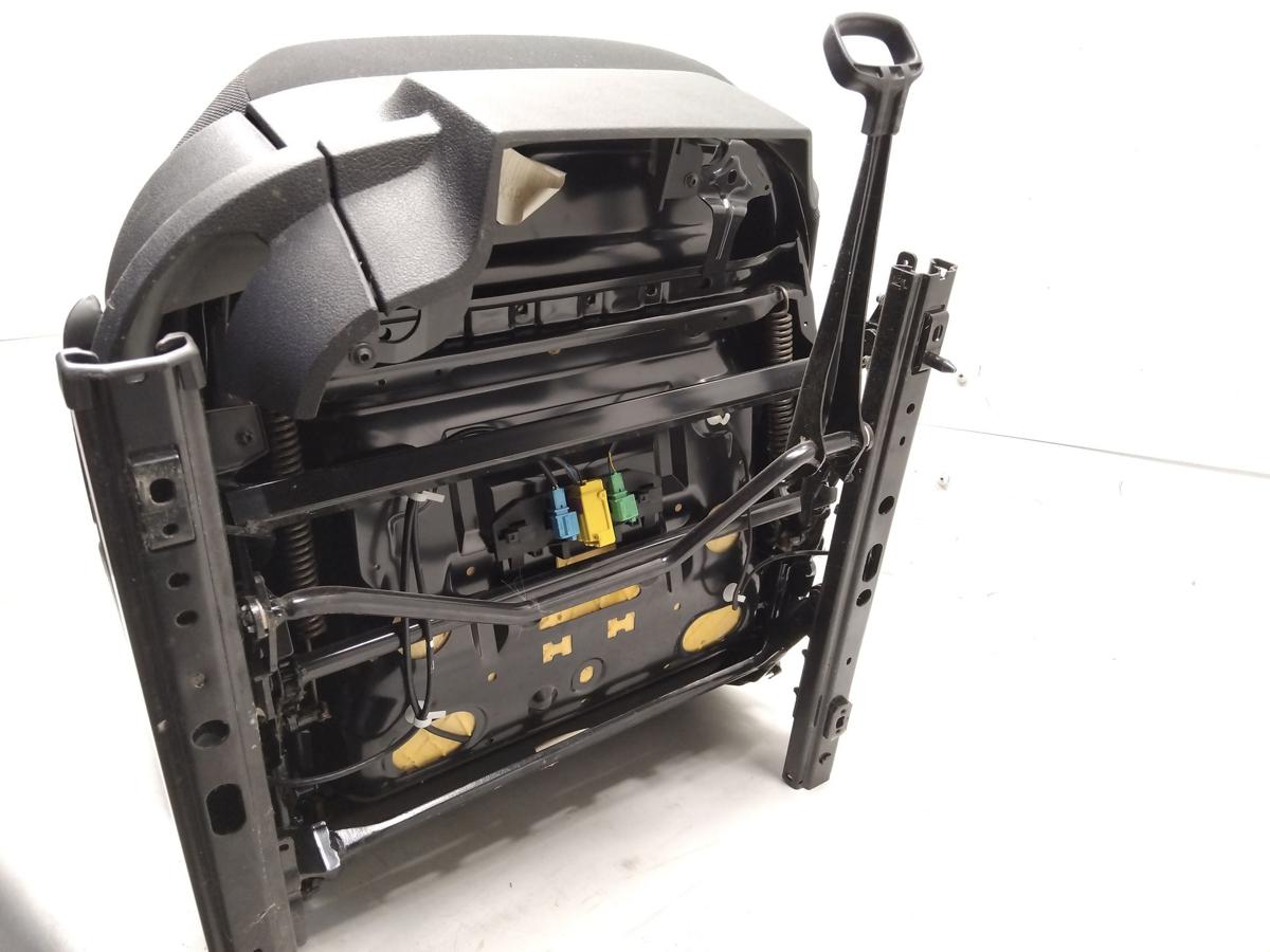 VW Polo 6R Sitz vorn rechts Beifahrersitz 5-T&uuml;rer Stoff dunkelgrau Bj.2011