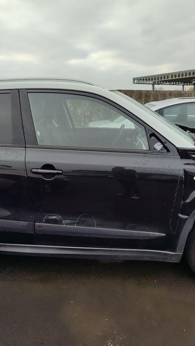 Suzuki Vitara LY Beifahrertür Tür vorn rechts schwarzmetallic A6B cosmic black