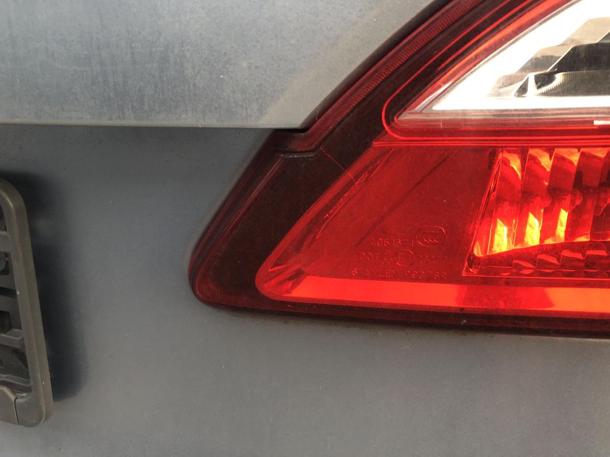 Mazda 5 CW R&uuml;ckleuchte innen rechts Innenteil Klappe R&uuml;cklicht Heckleuchte OE