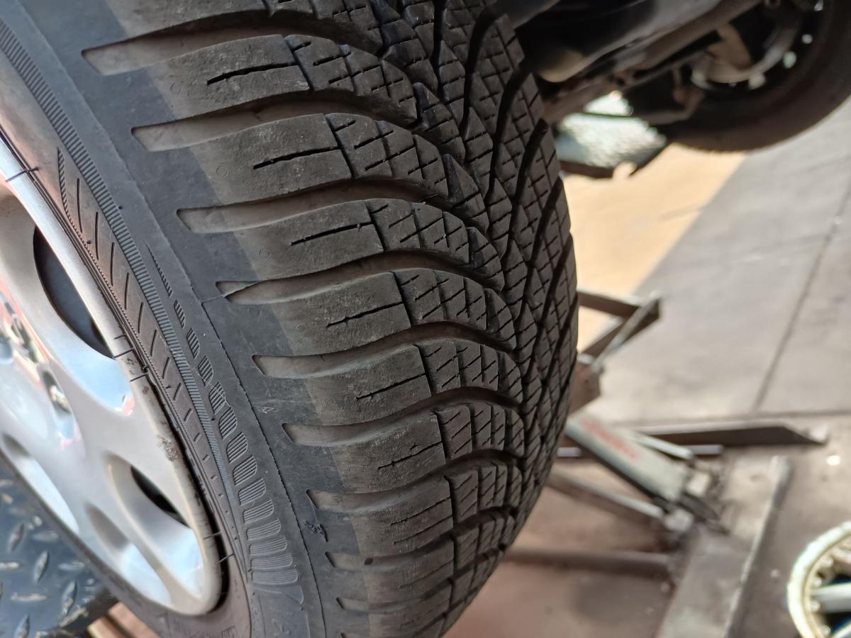 Peugeot 206 orig Stahlfelgen Satz mit Winterreifen 175/65R14 DOT Bj 2022