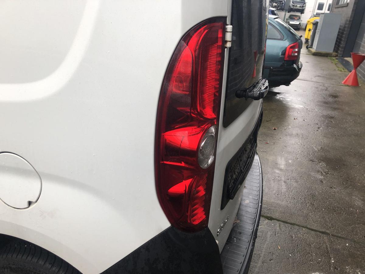 Fiat Doblo Cargo 263 Rückleuchte links Rücklicht Heckleuchte Flügeltürer