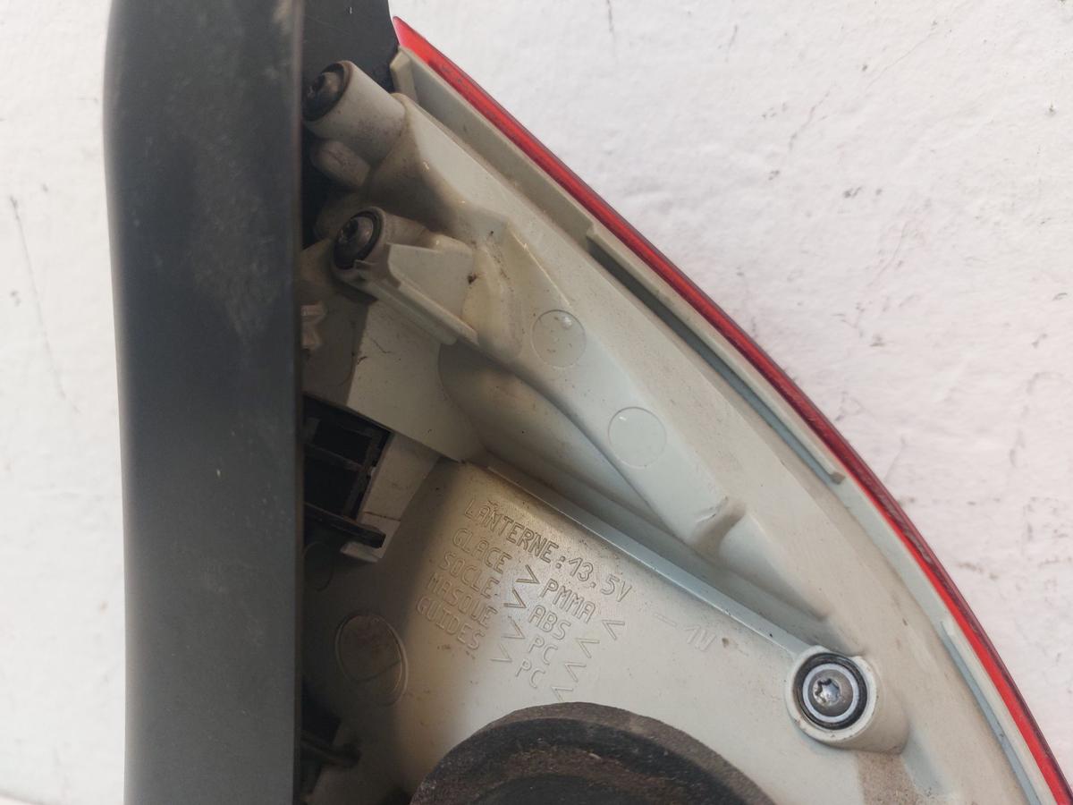 Peugeot 2008 I CU R&uuml;ckleuchte innen rechts Innenteil Heckklappe bis 2016