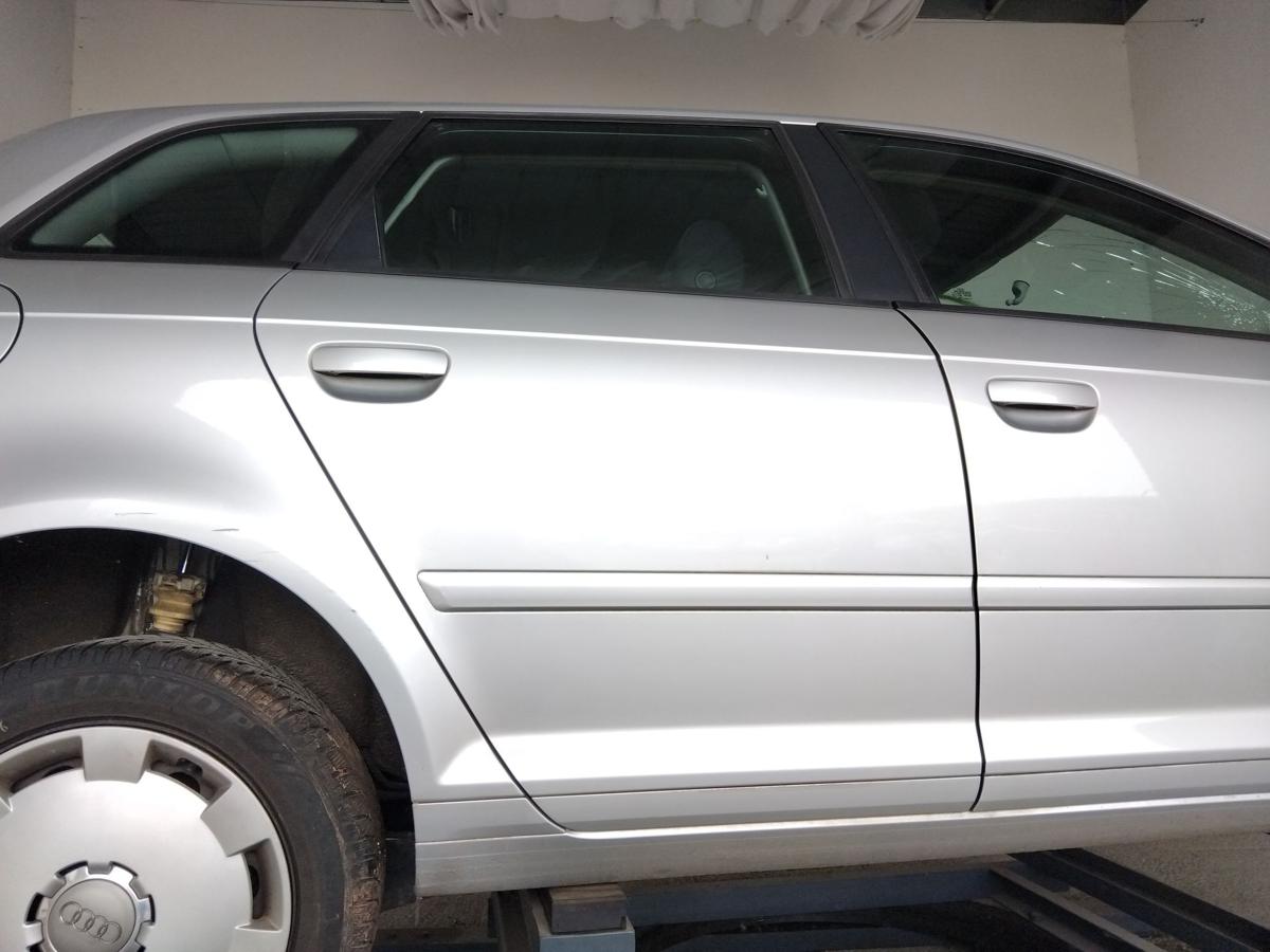 Audi A3 8P Sportback Tür hinten rechts lichtsilber LY7W BJ2006