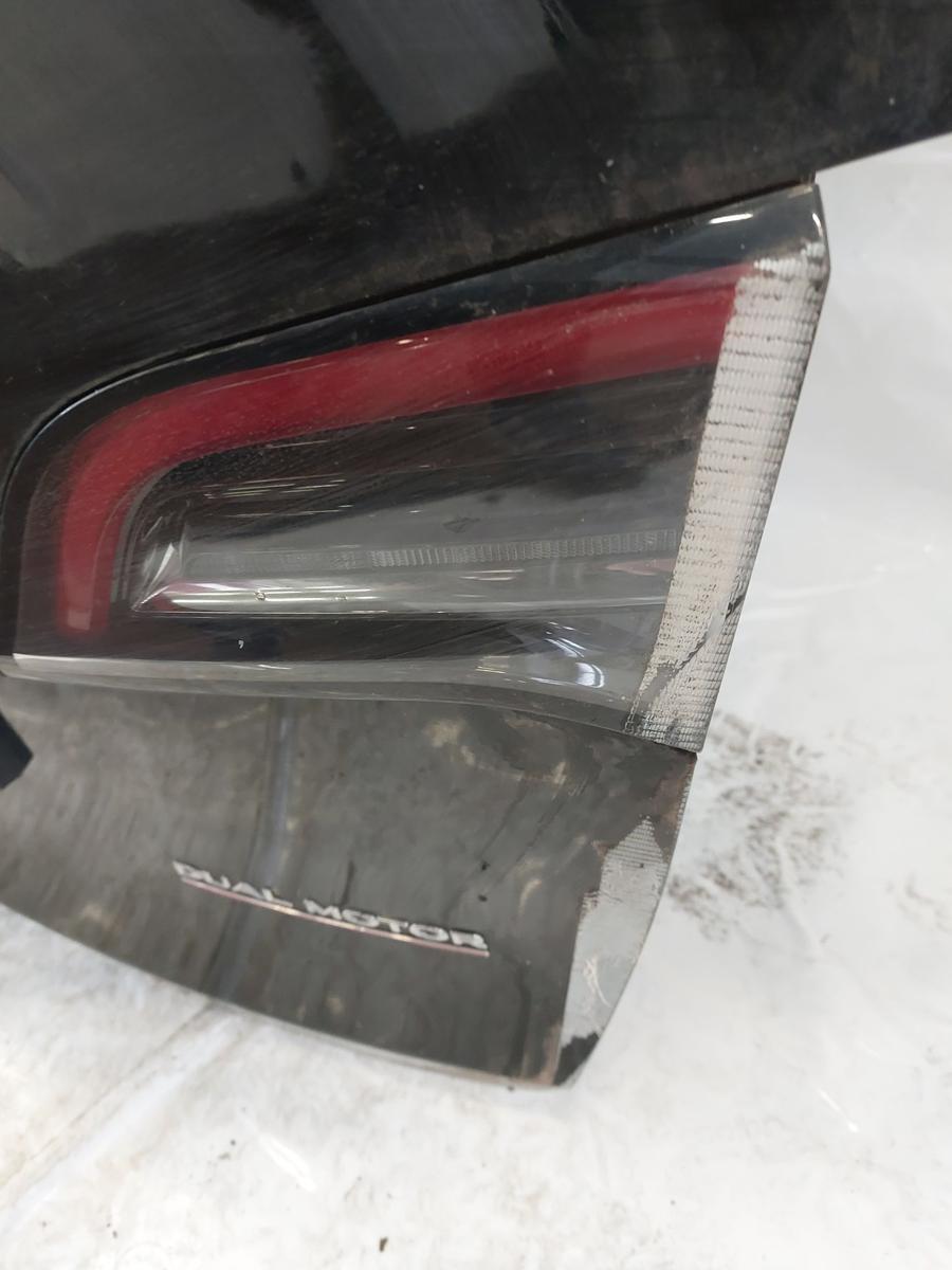 Tesla Model Y Heckklappe Heckdeckel Kofferklappe Heckscheibe PBSB Sierra Black