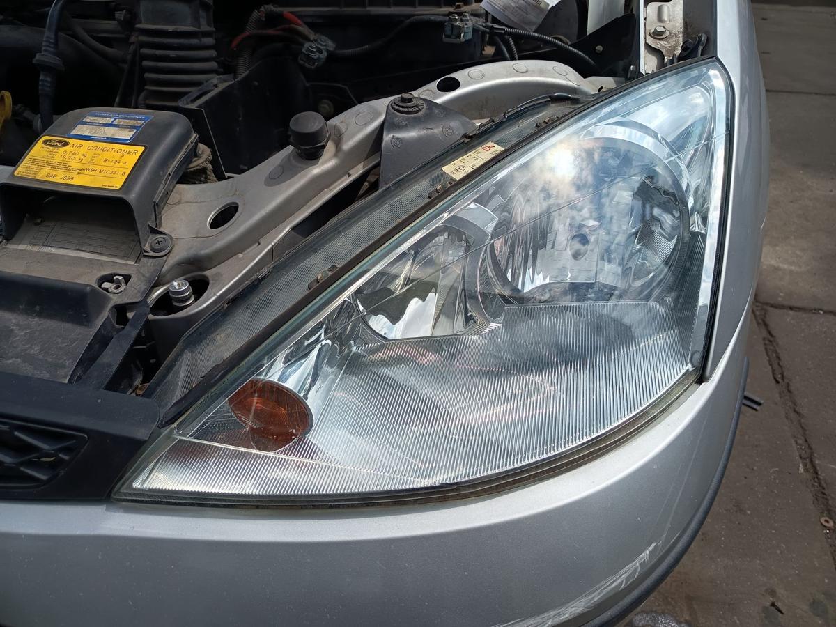 Ford Focus DAW original Scheinwerfer links Halogen Facelift Bj 2003