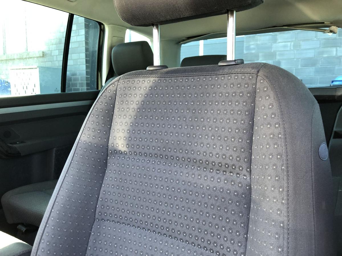 VW Touran 1T 1T1 Sitz vorn links Fahrersitz Stoff mit Heizung Sitzkonsole