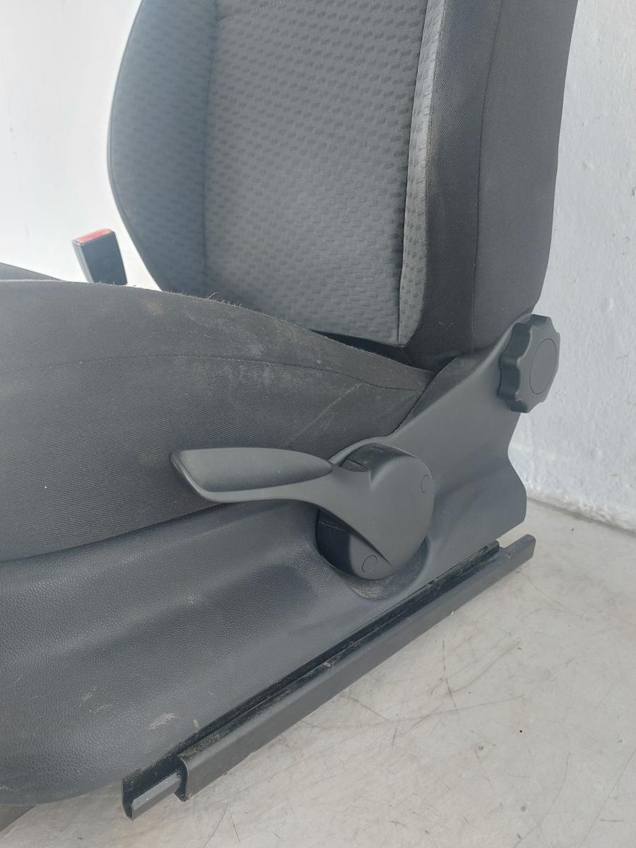 Skoda Roomster 5J Sitz vorn links Fahrersitz Stoff mit Muster ohne Heizung
