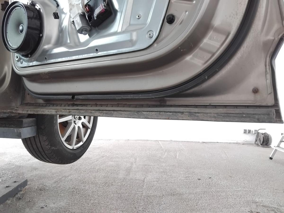 VW Tiguan 5N2 T&uuml;r vorn rechts Beifahrert&uuml;r titaniumbeigemetallic LA1X BJ2012