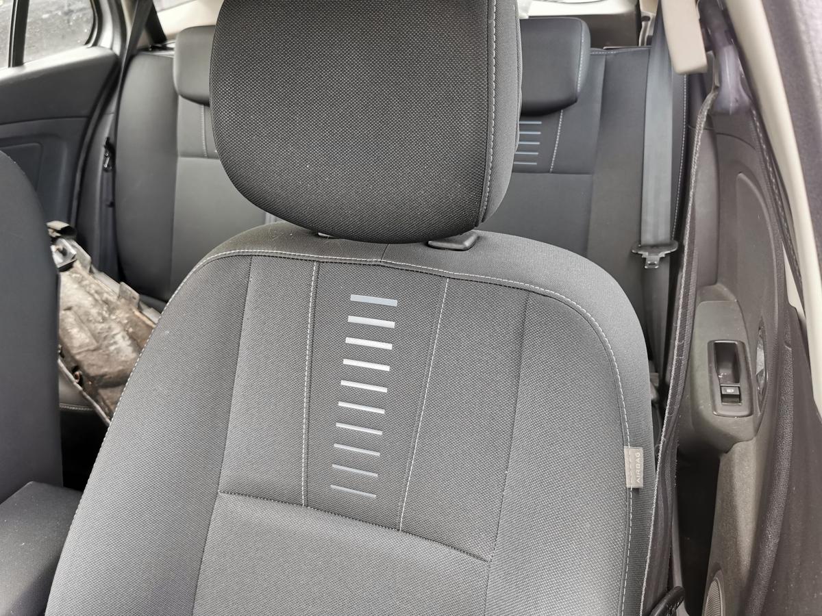 Renault Megane III KZ Kombi Fahrersitz Sitz Autositz vorn links Stoff SHZ