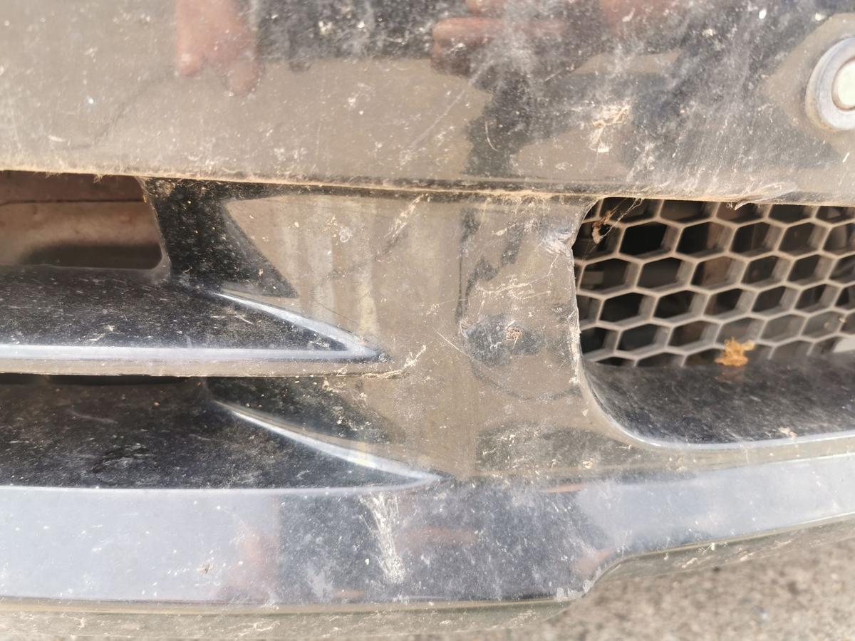 Hyundai Trajet FO Stosstange Stossfänger bumper vorn NSW Ebony Black BESCHÄDIGT