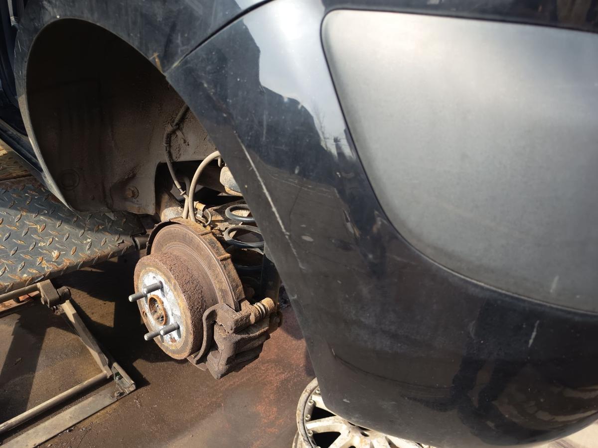 Kia Rio II 5t&uuml;rer original Sto&szlig;stange F&auml;nger hinten Heck Midnight Black Bj 2009