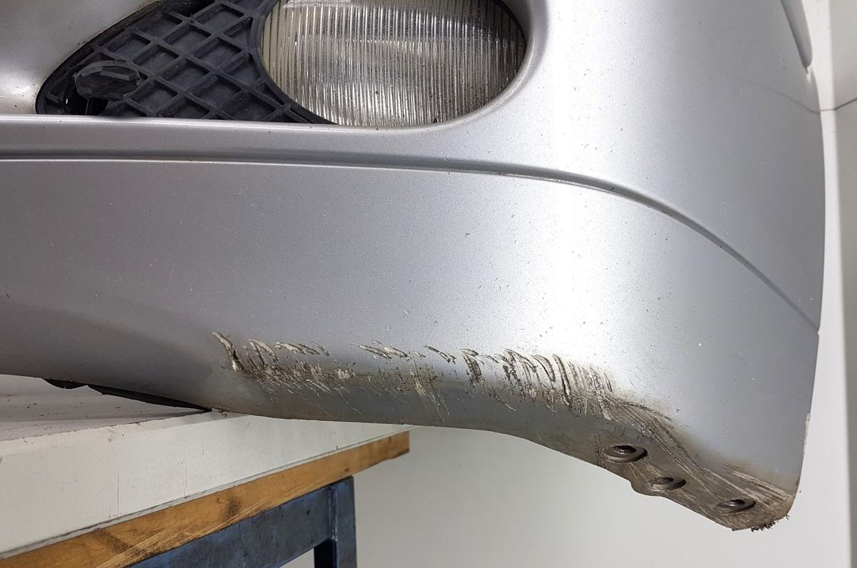 Mercedes C Klasse W203 Sto&szlig;stange Sto&szlig;f&auml;nger vorn in 744 Brillantsilber Bj2000