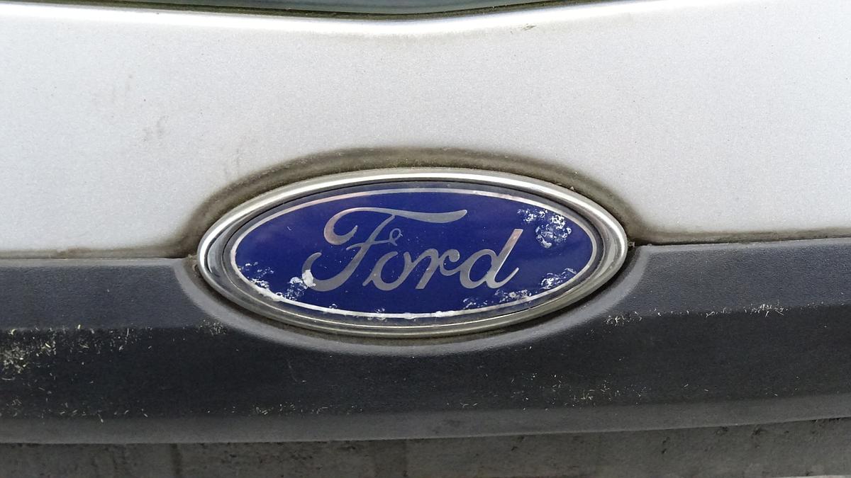 Ford Focus Heckklappe Heckdeckel in Polarsilber 3 und 5 Türig Bj2004