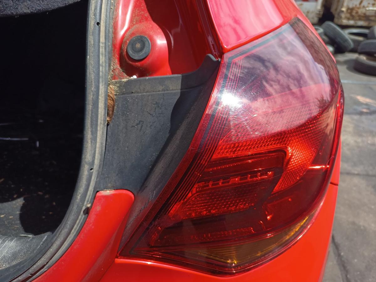 Opel Astra J Limousine R&uuml;ckleuchte rechts Heck Schluss Licht 3/5t&uuml;rer Bj 2010