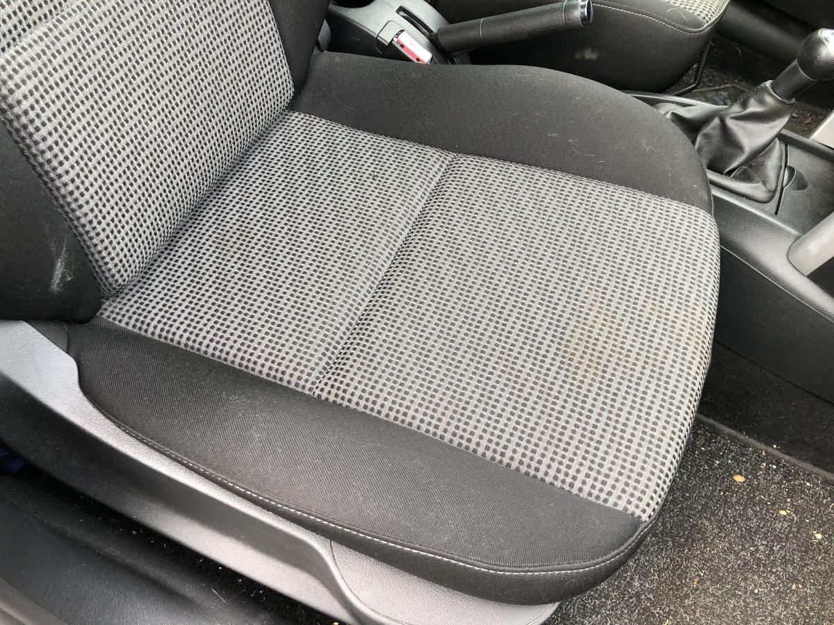 Peugeot 207SW Sitz vorn rechts Beifahrersitz Stoff ohne Heizung Autositz