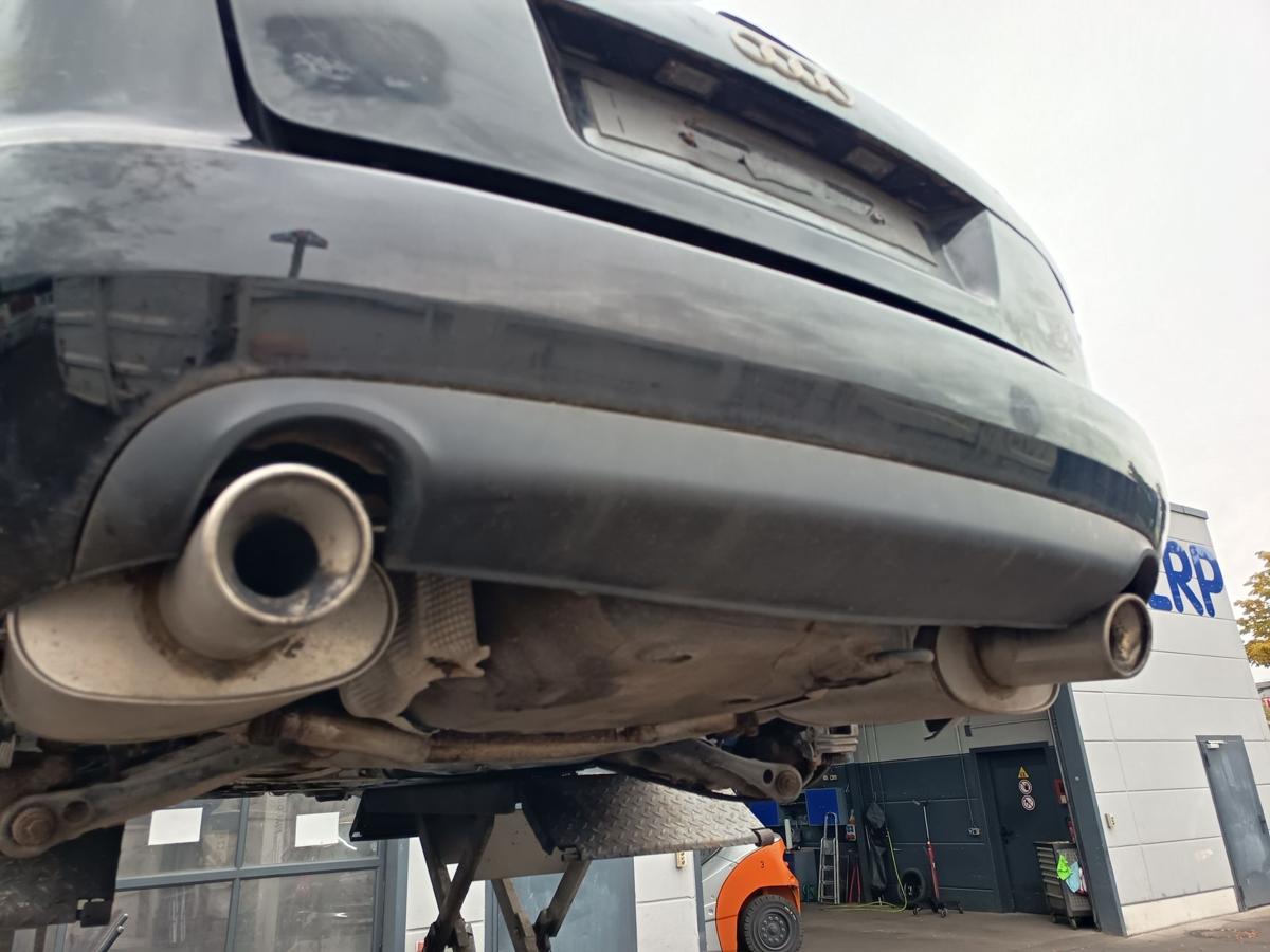 Audi A4 B7 Avant original Sto&szlig;stange F&auml;nger hinten Heck Y9B Brillantschwarz