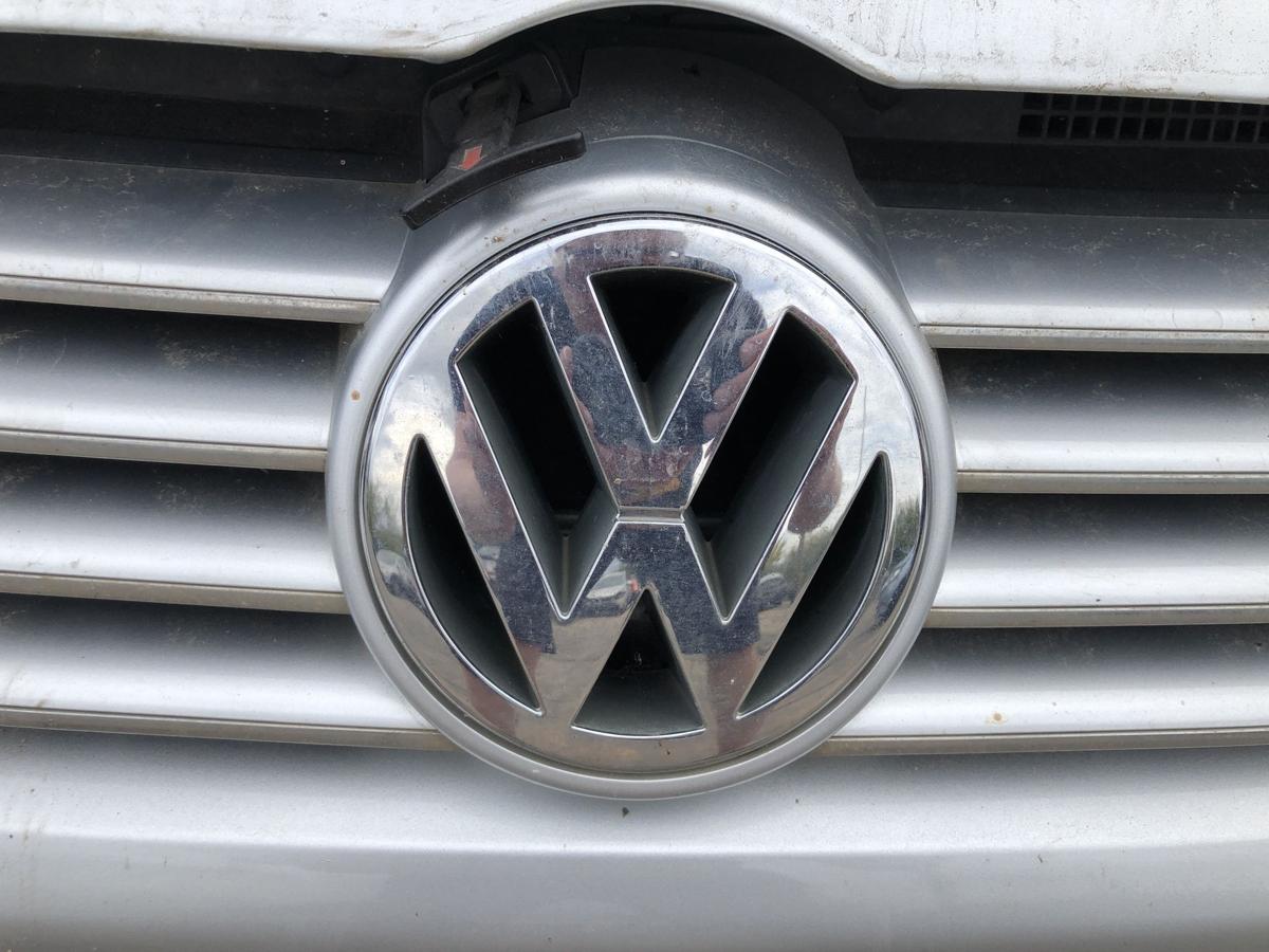 VW Bora 1J Grill K&uuml;hlergrill Frontgrill mit Logo und Chromleiste Highline