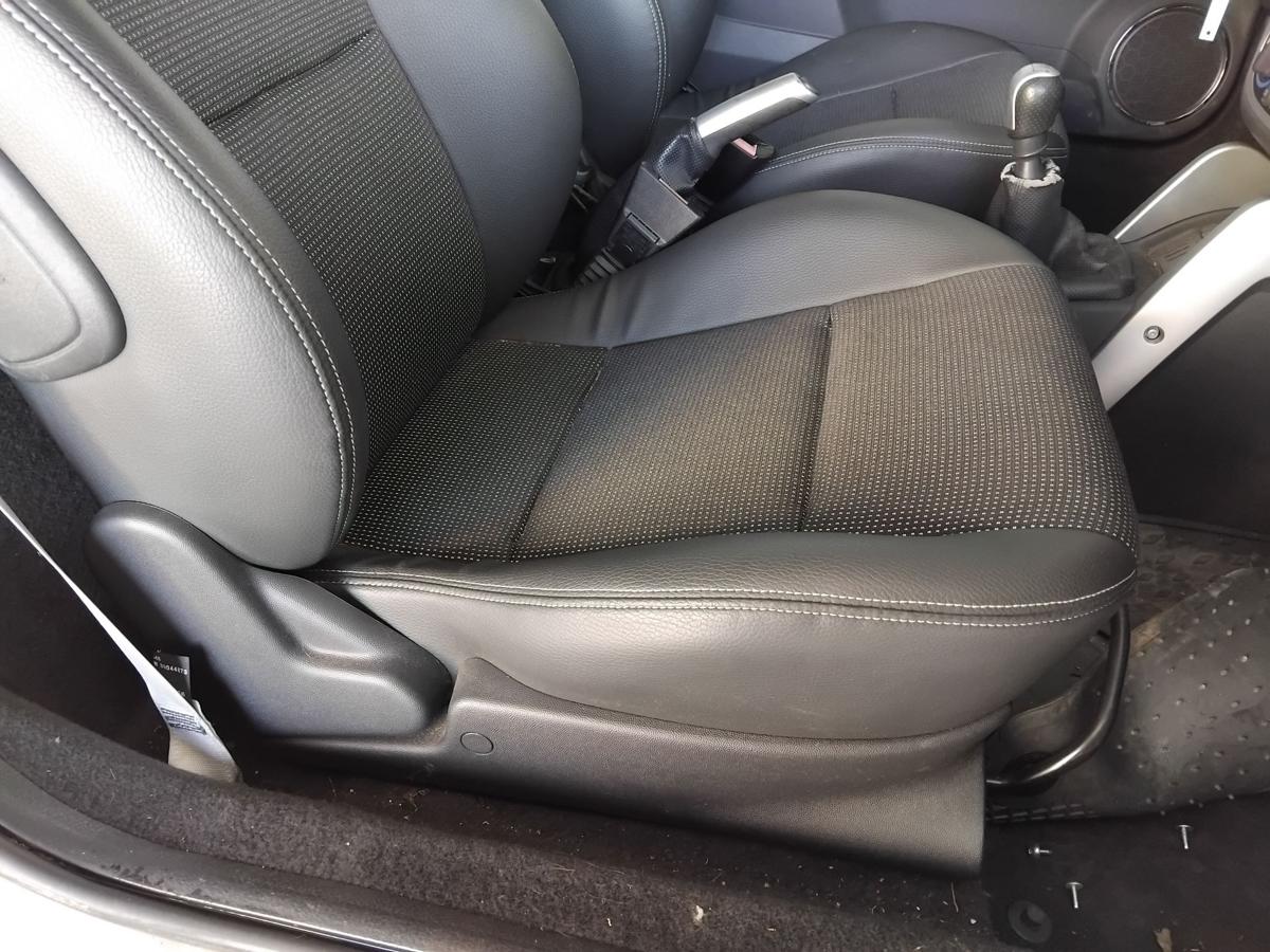 Opel Tigra TwinTop orig.Sitz vorn rechts Beifahrersitz Teilleder schwarz BJ2006