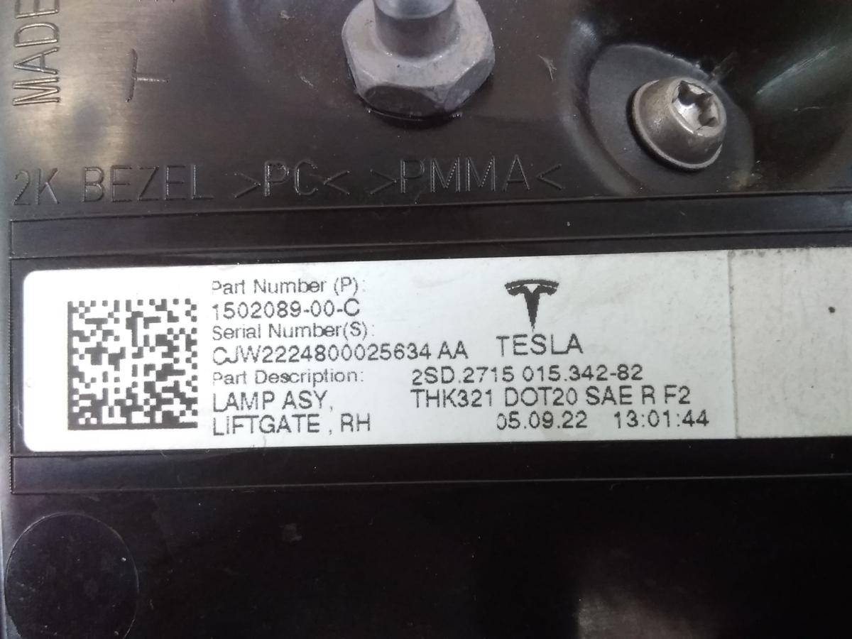 Tesla Model Y original R&uuml;ckleuchte Heckleuchte Schlussleuchte rechts innen LED BJ2023