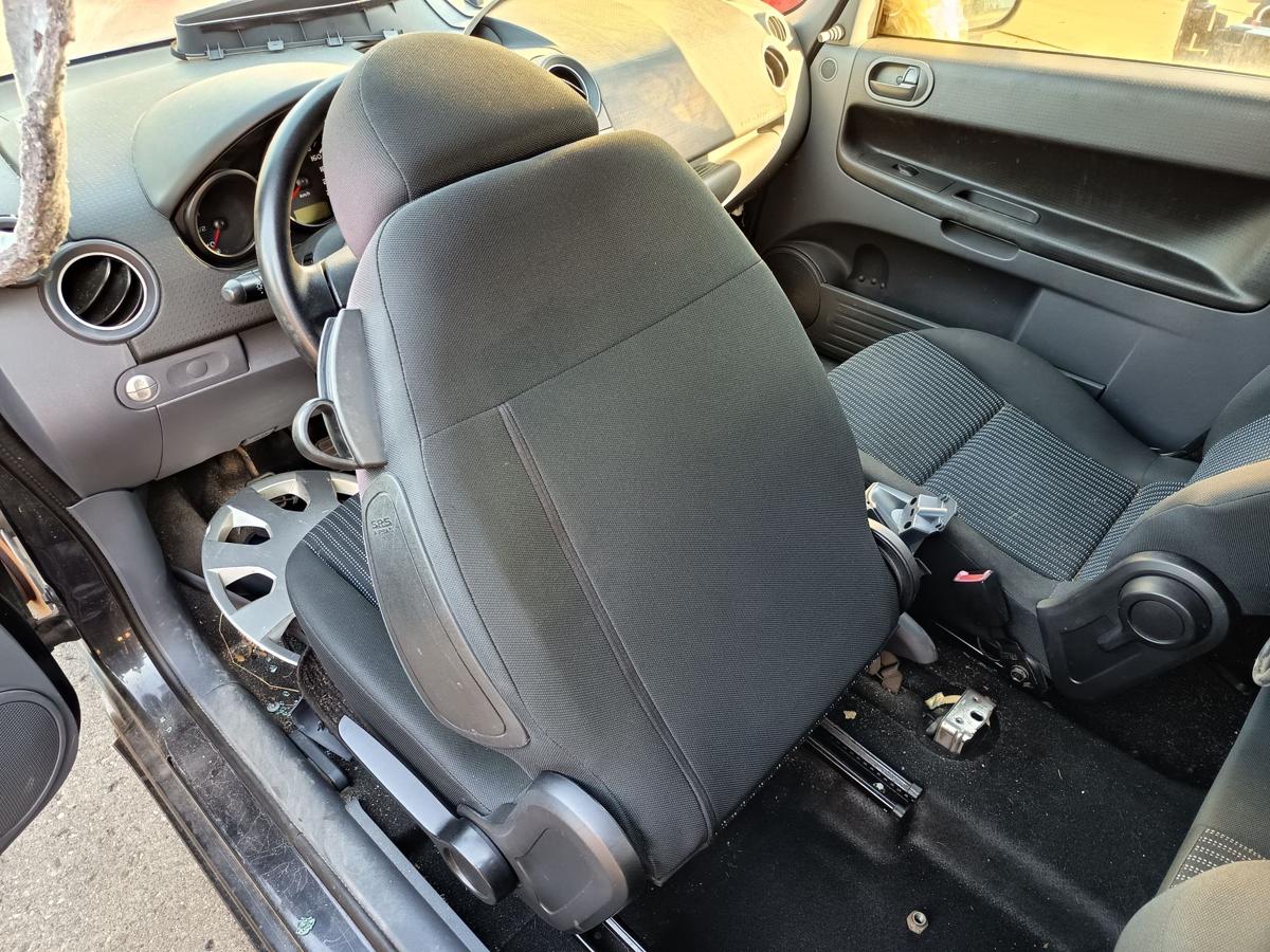 Mitsubishi Colt Z30 original Fahrersitz vorn links Stoff anthrazit Bj 2004