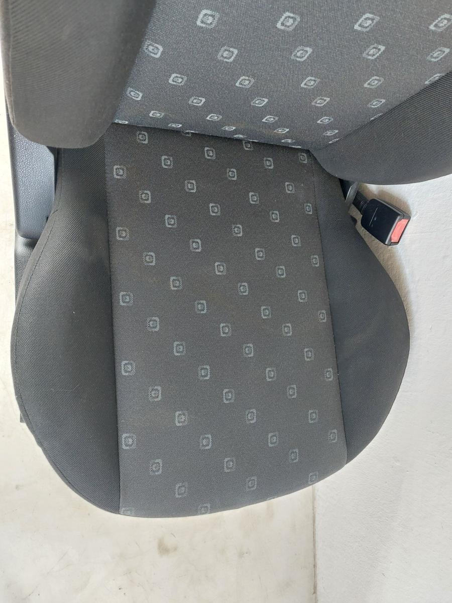Ford Fiesta JD3 Beifahrersitz Sitz Autositz vorn rechts Stoff 3 Türer