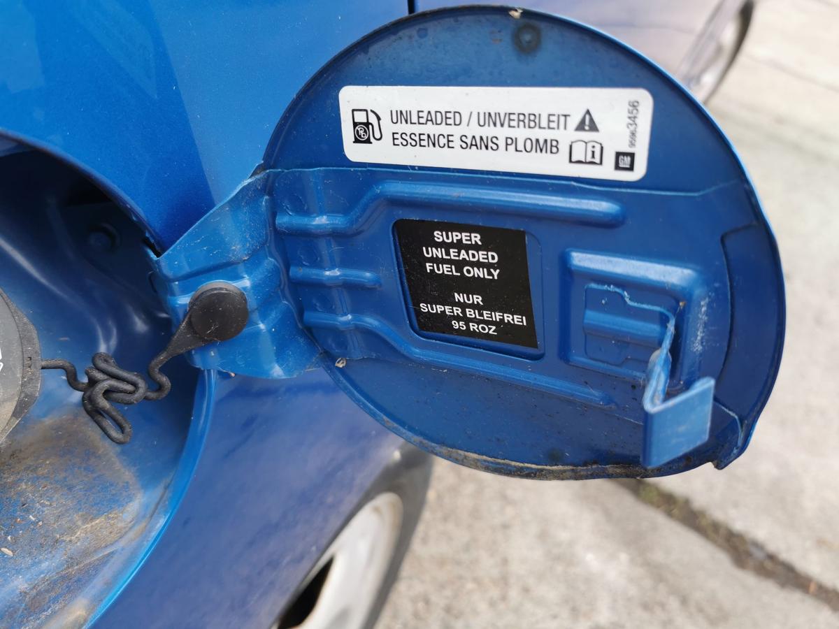 Chevrolet Spark M300 Tankklappe Tankdeckel Tankverschluss GCT Moroccan Blue met
