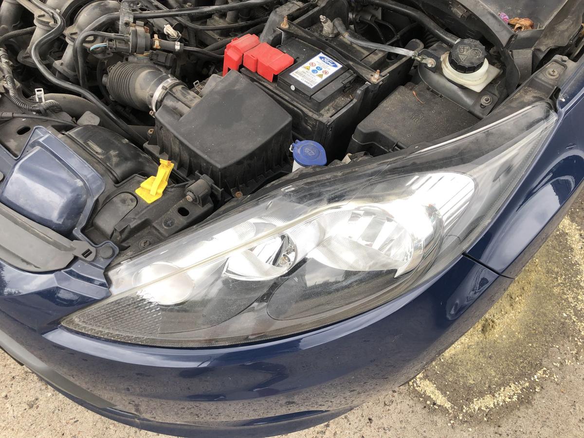 Ford Fiesta JA8 Scheinwerfer links Lampe Halogen Frontscheinwerfer Microrisse