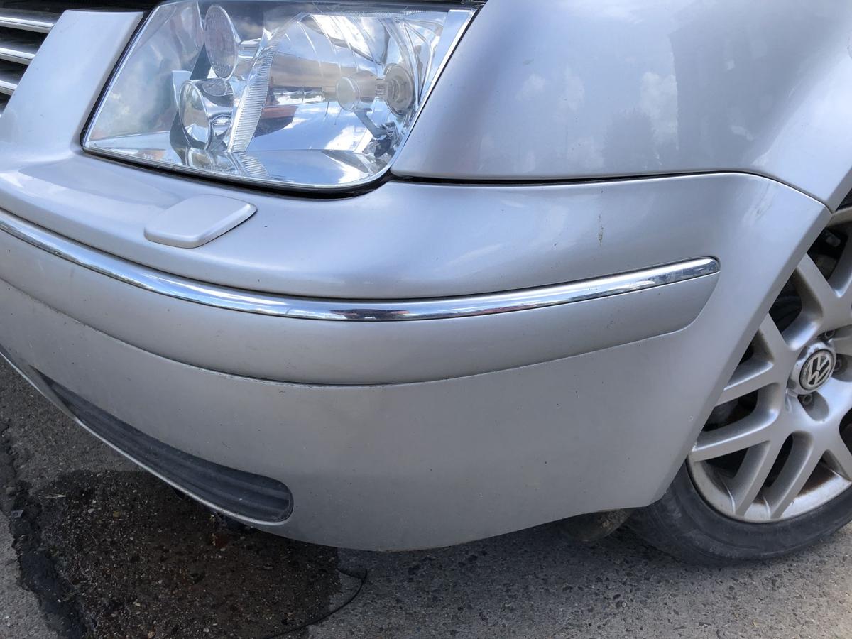 VW Bora 1J Sto&szlig;f&auml;nger vorn Frontsch&uuml;rze SRA Highline Chromleiste LA7W silber