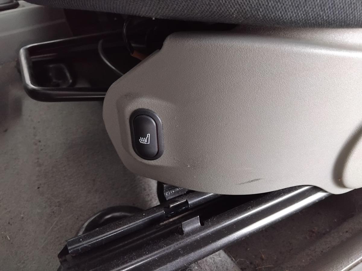 Ford Ka II RU8 orig Sitz vorn links Fahrersitz Stoff grau/beige beheizt BJ2009