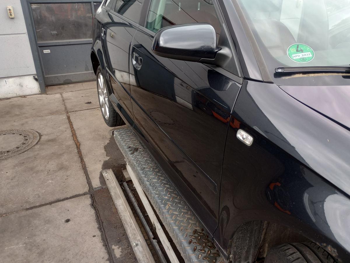 Audi A3 8PA orig Rohtür vorn rechts Beifahrer Z9W Ebonyschwarz Bj 2005