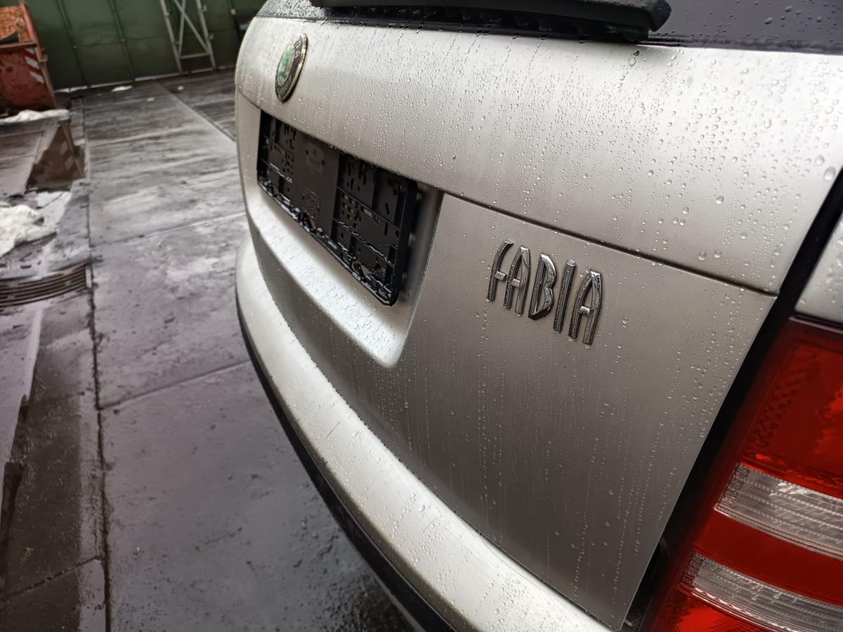Skoda Fabia I 6Y original Heckklappe mit Scheibe Kombi F7T Diamantsilber Bj 2005