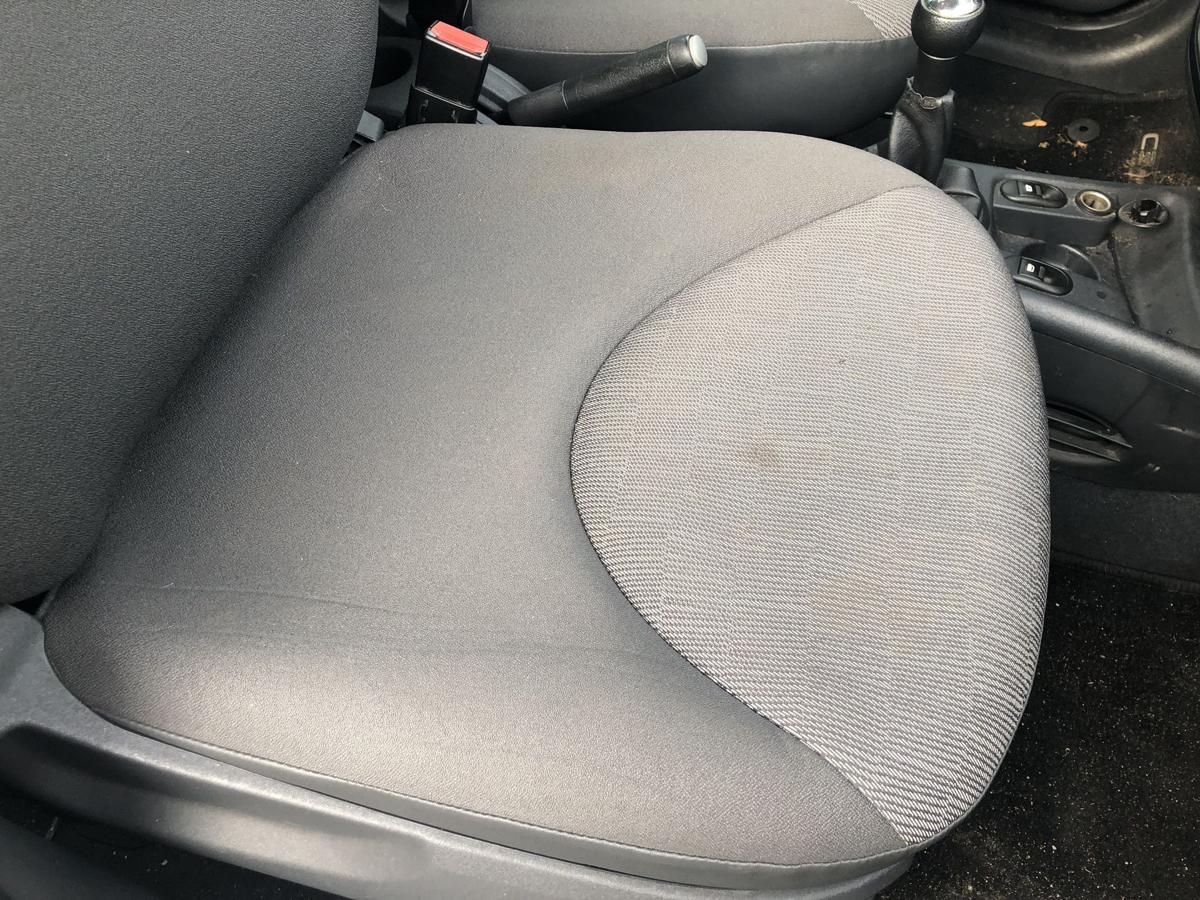 Citroen C3 Typ F Sitz vorn rechts Beifahrersitz Stoff ohne Heizung
