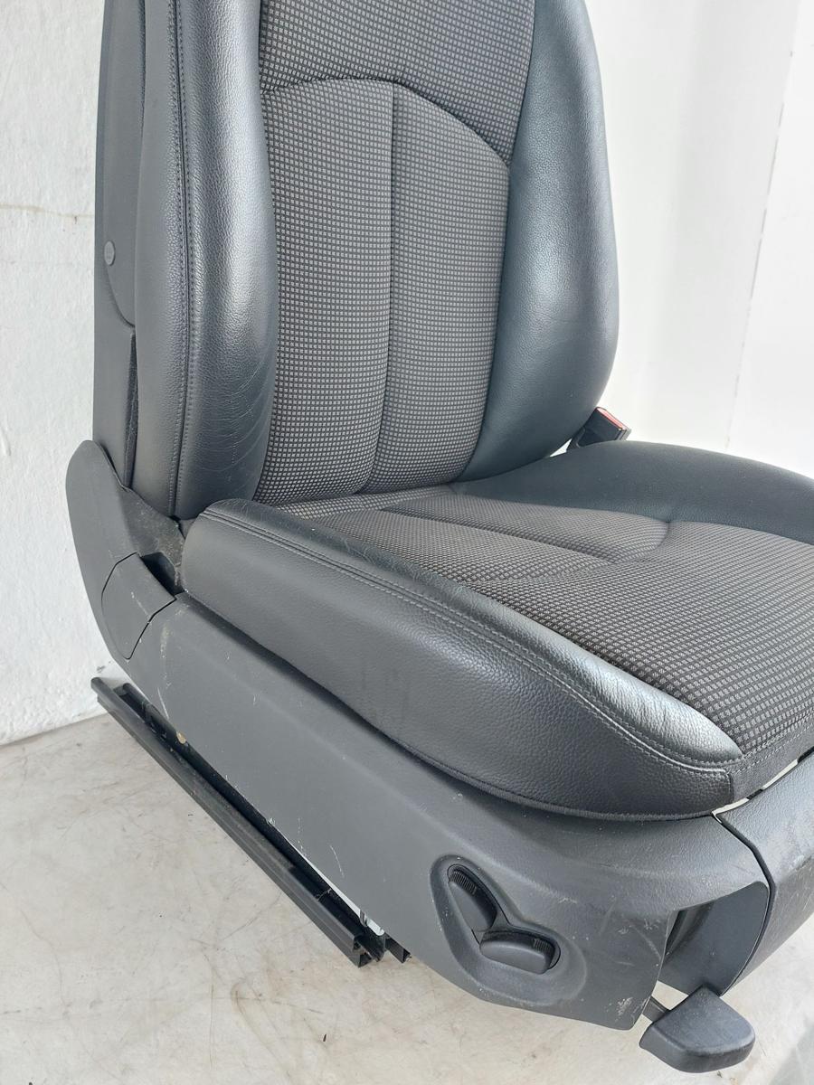 Mercedes E Klasse W211 Sitz vorn rechts Beifahrersitz Teilleder Stoff Heizung