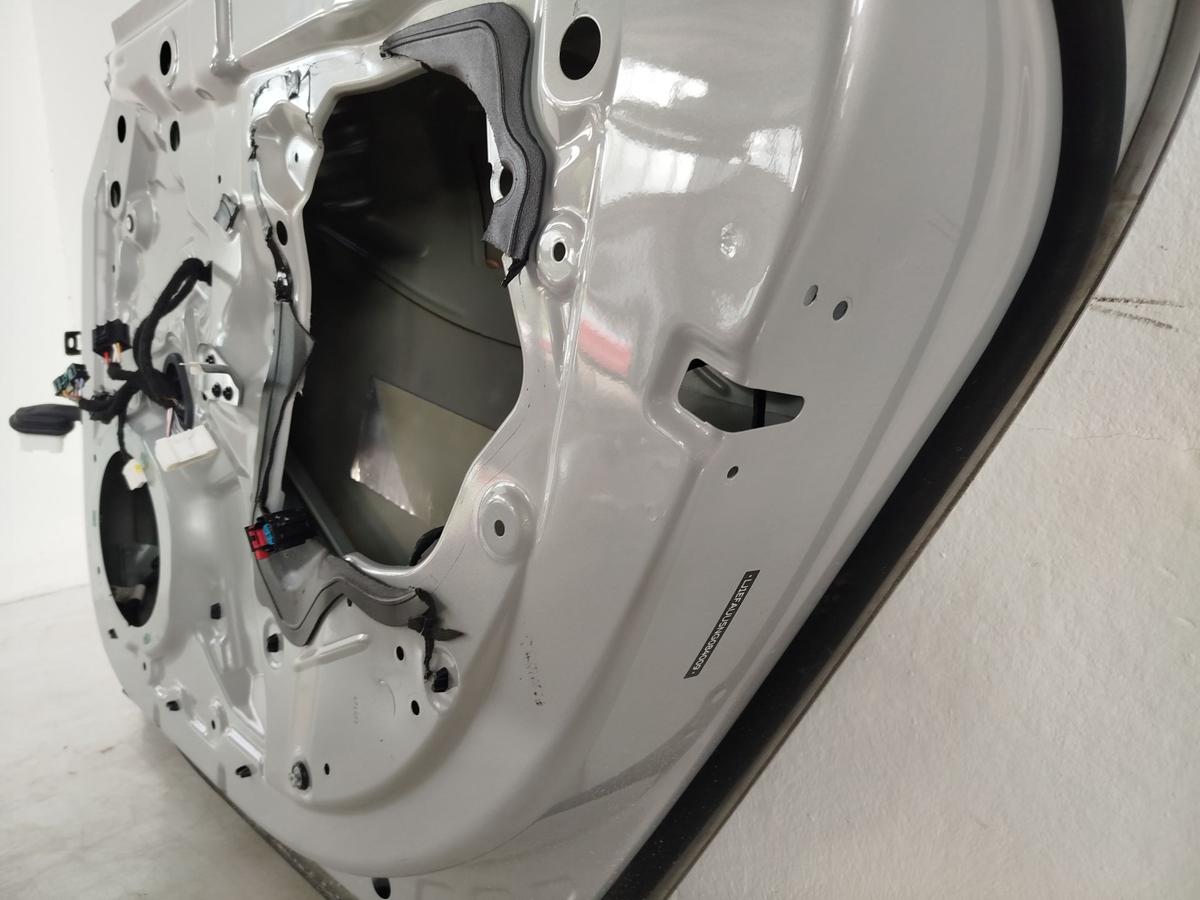 NIO ET7 Elektro Tür hinten rechts Fondtür Beschädigung Delle Sunrise Beige