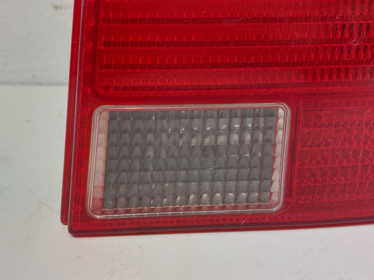 VW Golf 4 1J R&uuml;ckleuchte rechts R&uuml;cklicht Heckleuchte 3 oder 5 t&uuml;rer rot weiss