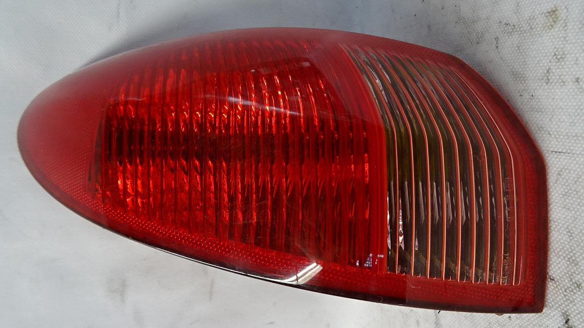 Alfa Romeo 147 Bj 2003 Rückleuchte Heckleuchte außen links in rot 46556349 Olsa 03322010