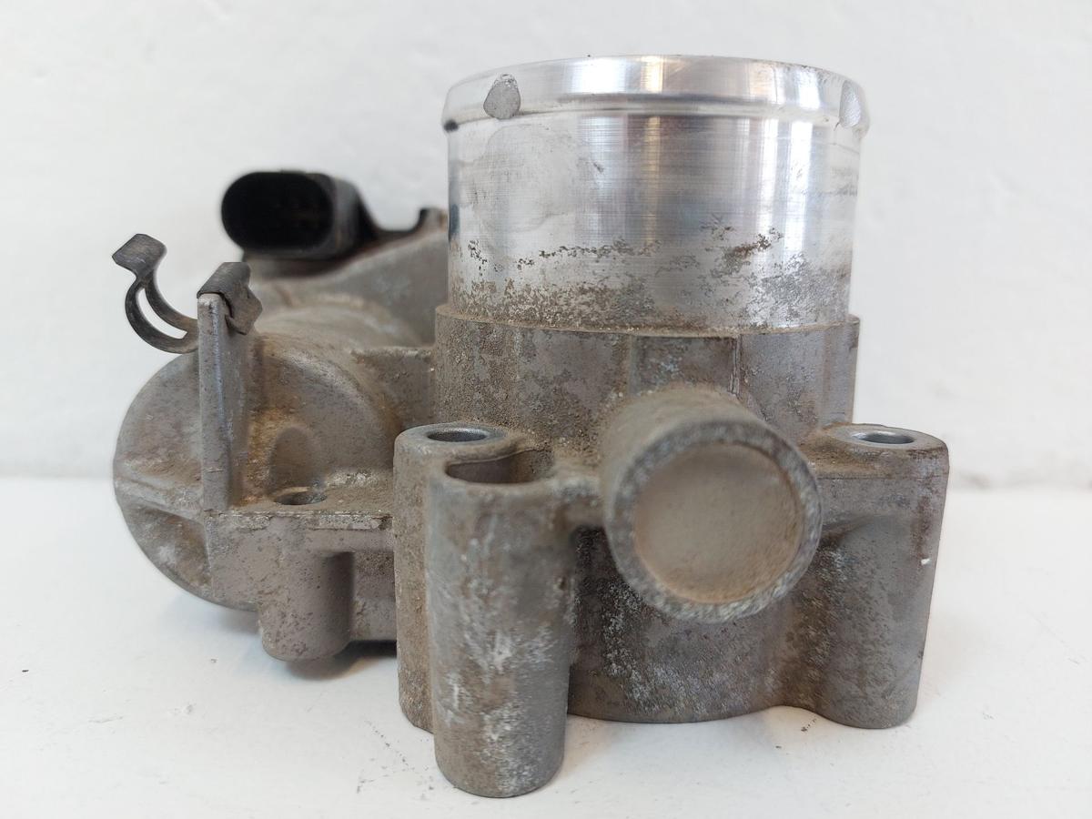 Ford Fiesta JA8 Drosselklappe Drosselklappenstutzen 1.25 44kw Bosch OEM