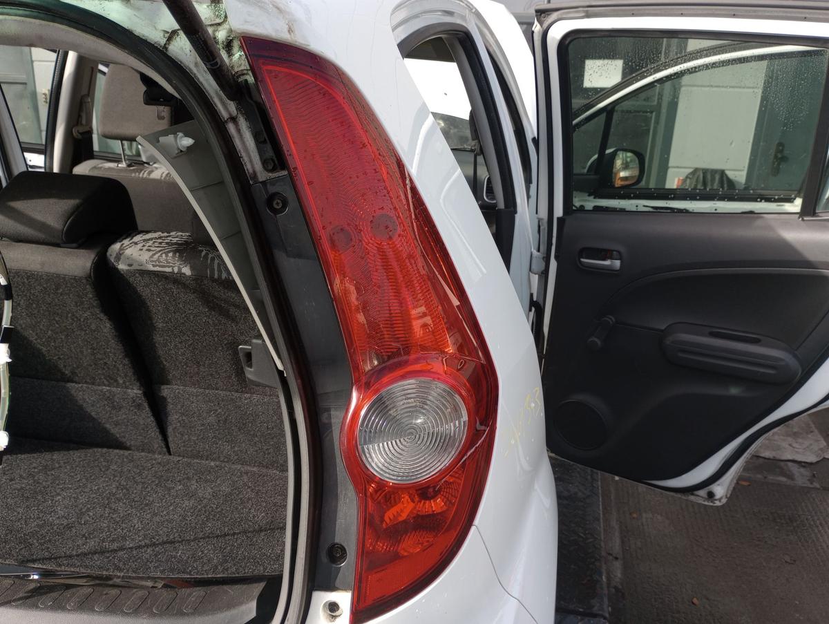 Opel Agila B orig Rückleuchte rechts Beifahrerseite Heck Schluss Licht Bj 2011