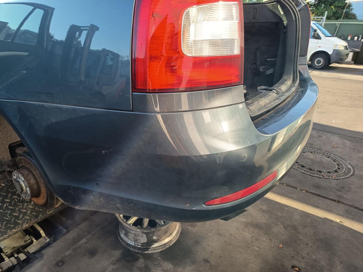 Skoda Octavia II 1Z Combi Sto&szlig;stange F&auml;nger hinten Heck F8J Anthrazitgrau Bj2012