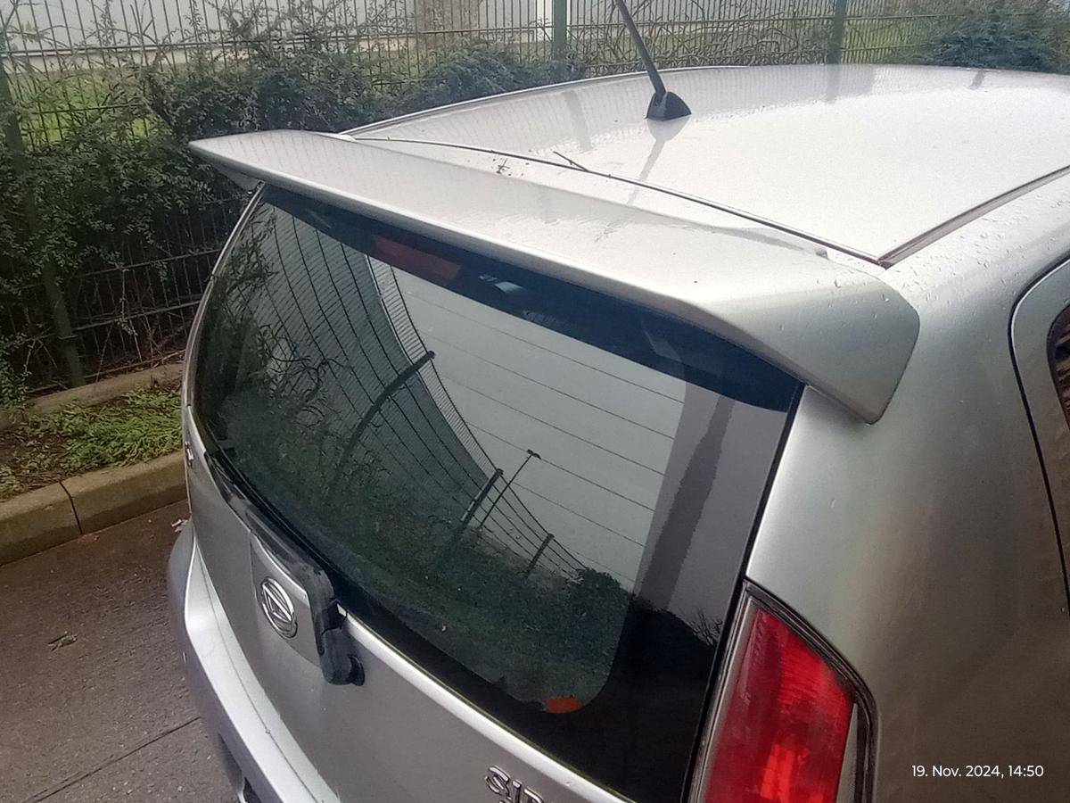 Daihatsu Sirion M300 orig Heckklappe mit Scheibe mit Spoiler S28 Silber Bj 2007